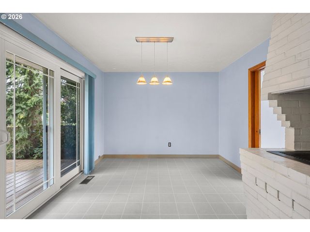 3235 Se SILVER SPRINGS Rd, Milwaukie, OR 97222