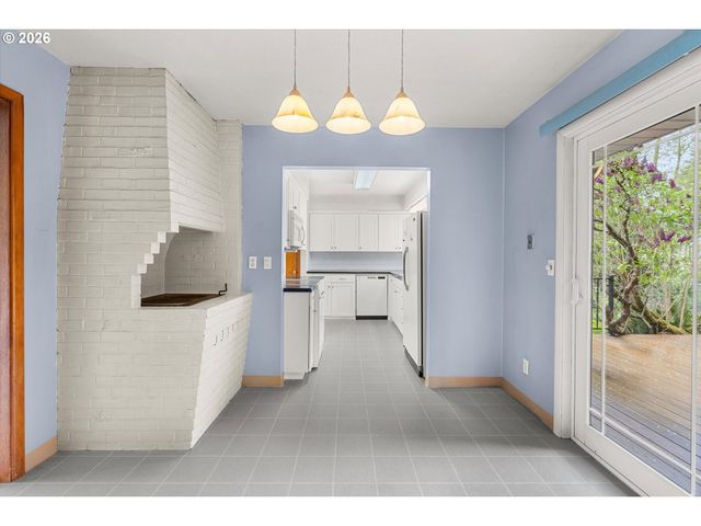 3235 Se SILVER SPRINGS Rd, Milwaukie, OR 97222