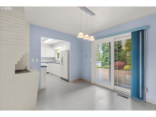 3235 Se SILVER SPRINGS Rd, Milwaukie, OR 97222