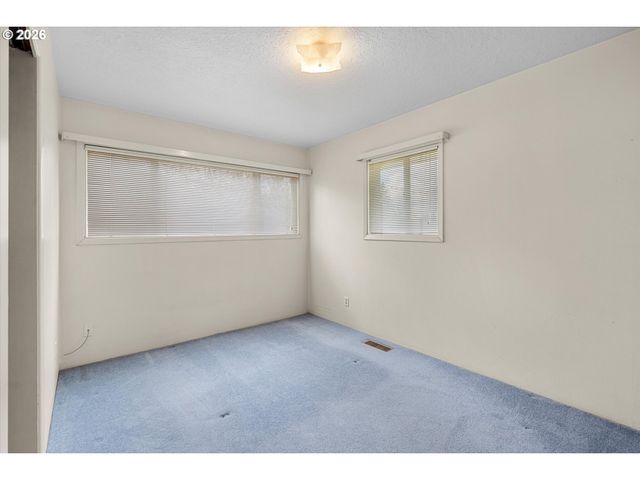 3235 Se SILVER SPRINGS Rd, Milwaukie, OR 97222