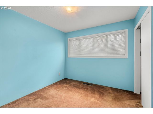 3235 Se SILVER SPRINGS Rd, Milwaukie, OR 97222