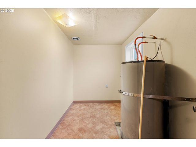 3235 Se SILVER SPRINGS Rd, Milwaukie, OR 97222