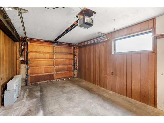 3235 Se SILVER SPRINGS Rd, Milwaukie, OR 97222