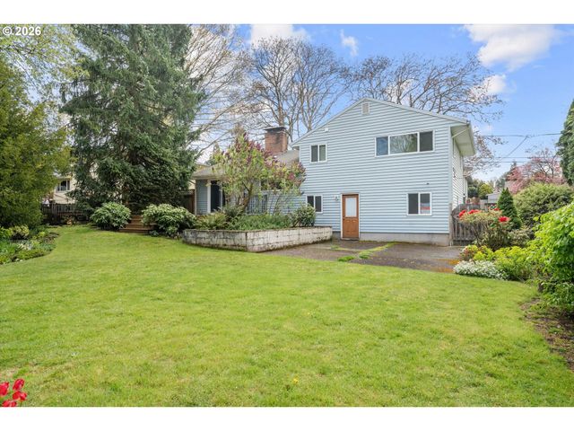 3235 Se SILVER SPRINGS Rd, Milwaukie, OR 97222