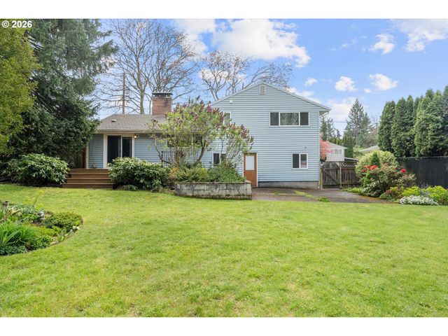 3235 Se SILVER SPRINGS Rd, Milwaukie, OR 97222