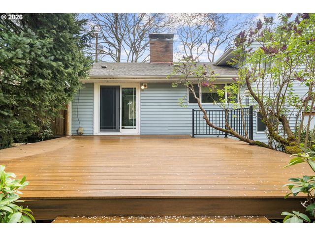 3235 Se SILVER SPRINGS Rd, Milwaukie, OR 97222