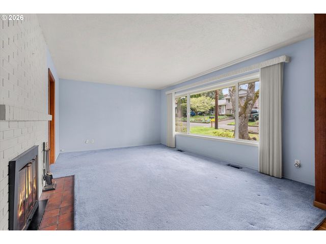 3235 Se SILVER SPRINGS Rd, Milwaukie, OR 97222