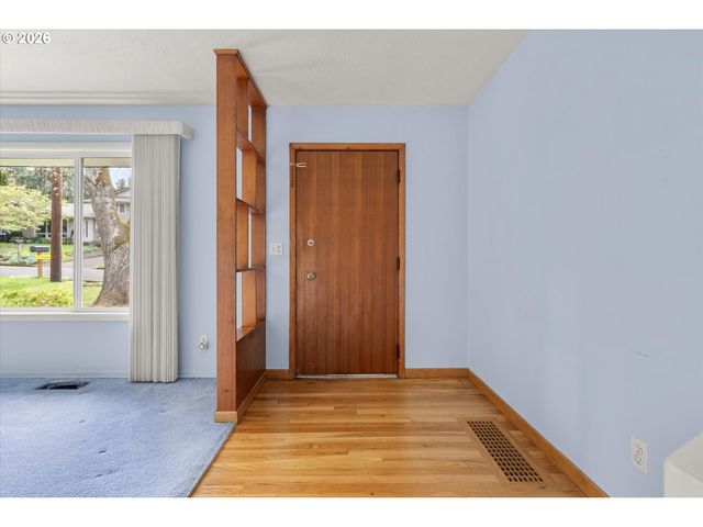 3235 Se SILVER SPRINGS Rd, Milwaukie, OR 97222