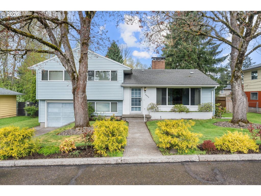 3235 Se SILVER SPRINGS Rd, Milwaukie, OR 97222