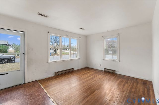 20501 Hickory Ct, South Chesterfield, VA 23803