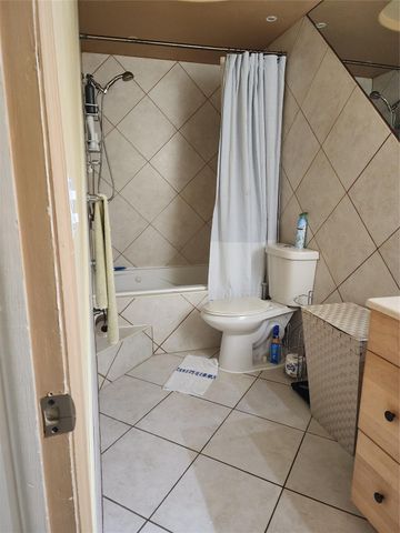 8705 NW 38th Drive 7b, Coral Springs, FL 33065