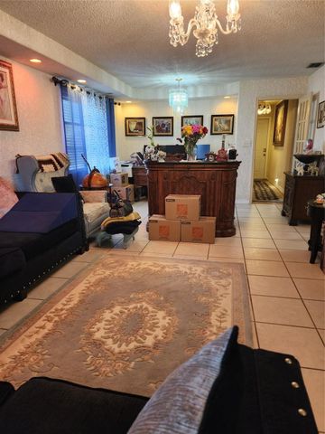 8705 NW 38th Drive 7b, Coral Springs, FL 33065