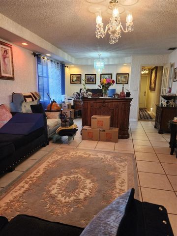 8705 NW 38th Drive 7b, Coral Springs, FL 33065