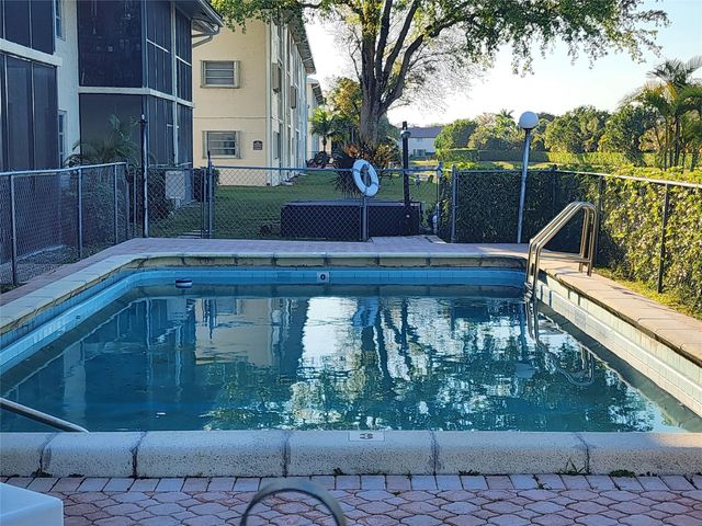 8705 NW 38th Drive 7b, Coral Springs, FL 33065