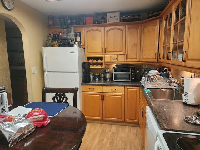 8705 NW 38th Drive 7b, Coral Springs, FL 33065