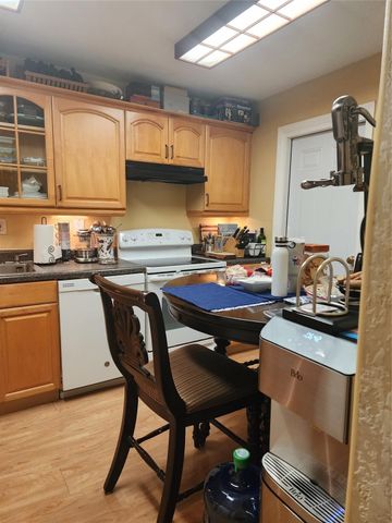 8705 NW 38th Drive 7b, Coral Springs, FL 33065