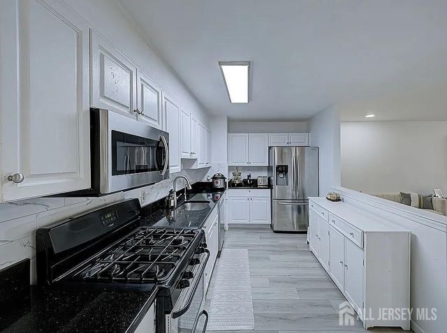 351 Bowler Court, Piscataway, NJ 08854