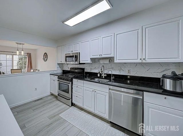 351 Bowler Court, Piscataway, NJ 08854