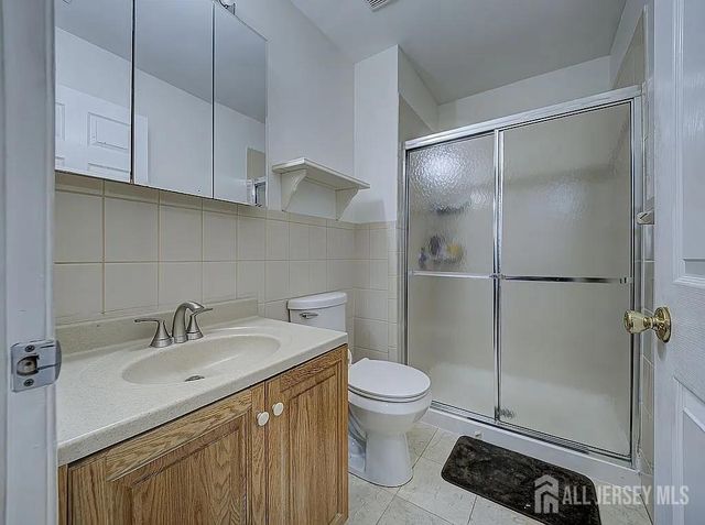 351 Bowler Court, Piscataway, NJ 08854