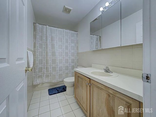 351 Bowler Court, Piscataway, NJ 08854