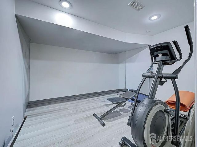 351 Bowler Court, Piscataway, NJ 08854