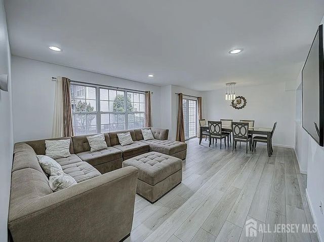 351 Bowler Court, Piscataway, NJ 08854