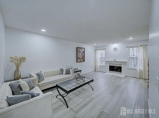 351 Bowler Court, Piscataway, NJ 08854