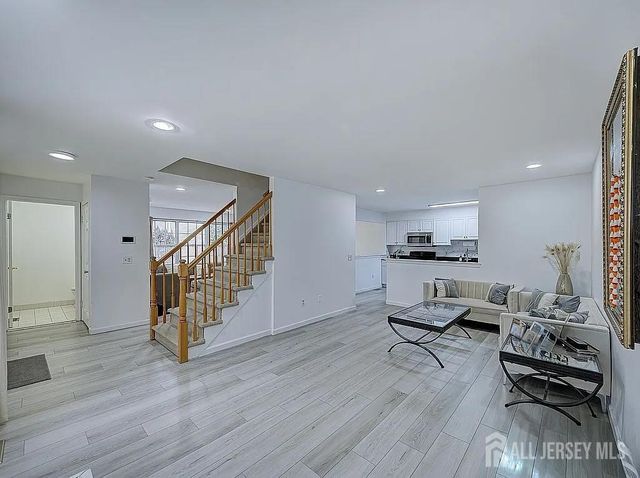 351 Bowler Court, Piscataway, NJ 08854