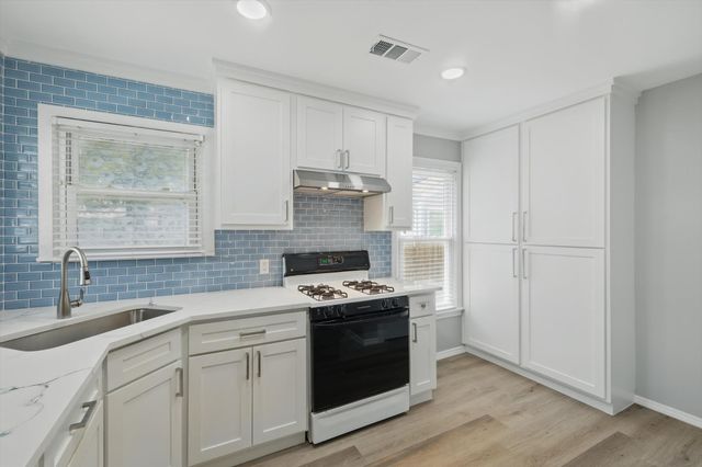 2104 W Lotus Avenue, Fort Worth, TX 76111