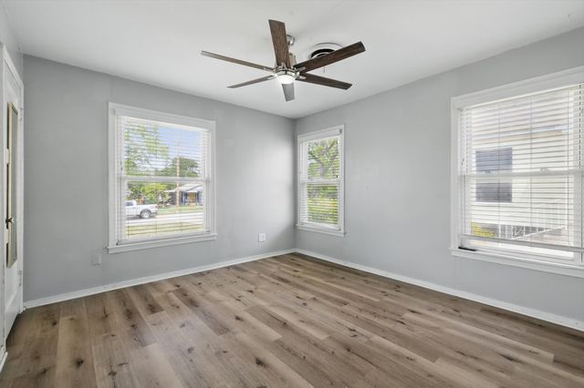 2104 W Lotus Avenue, Fort Worth, TX 76111