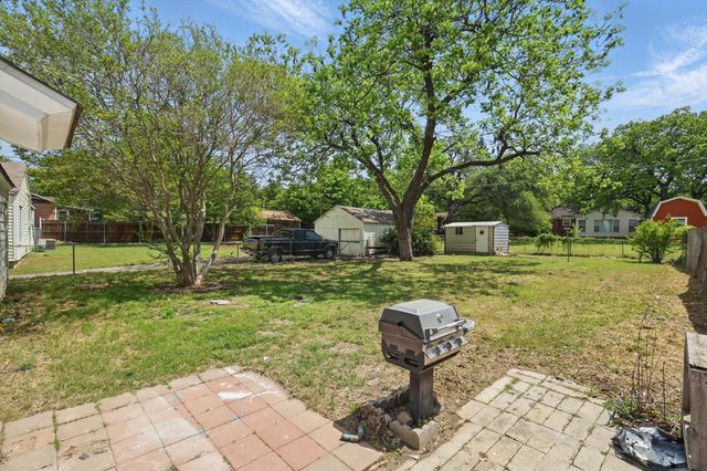 2104 W Lotus Avenue, Fort Worth, TX 76111