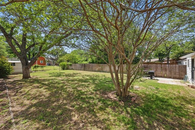 2104 W Lotus Avenue, Fort Worth, TX 76111