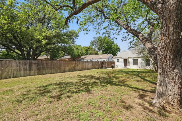 2104 W Lotus Avenue, Fort Worth, TX 76111