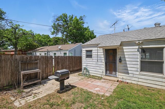2104 W Lotus Avenue, Fort Worth, TX 76111