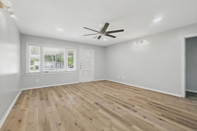 2104 W Lotus Avenue, Fort Worth, TX 76111