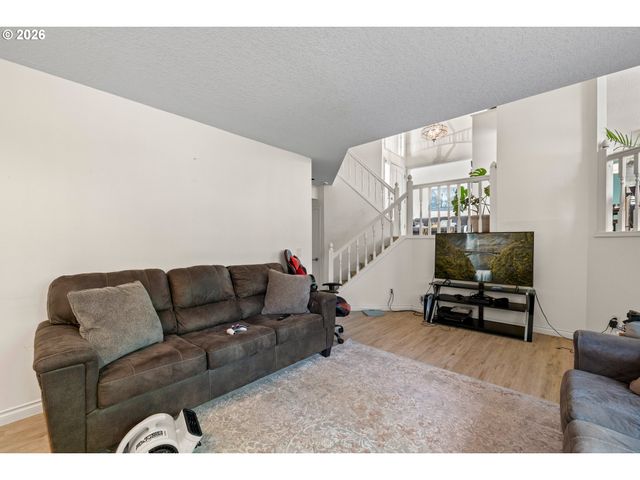 16085 Nw HARRIET Ct, Beaverton, OR 97006