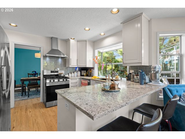 16085 Nw HARRIET Ct, Beaverton, OR 97006