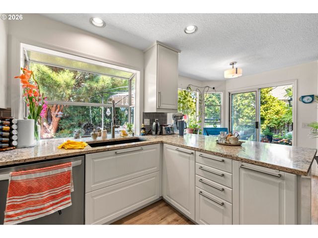 16085 Nw HARRIET Ct, Beaverton, OR 97006