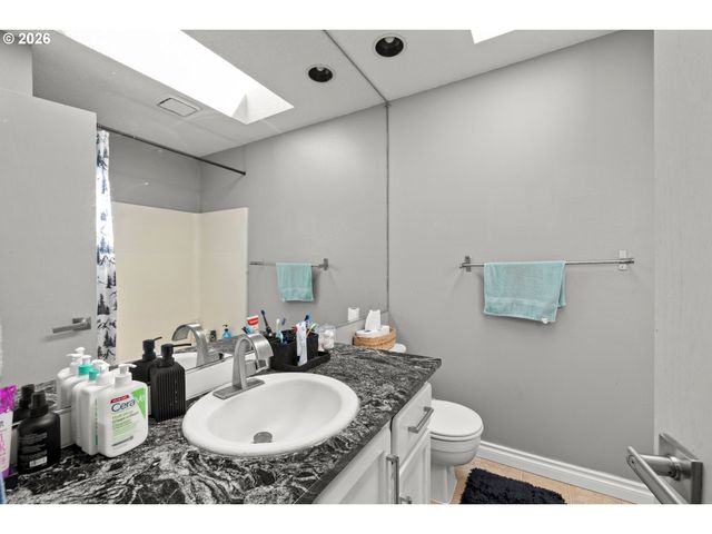 16085 Nw HARRIET Ct, Beaverton, OR 97006