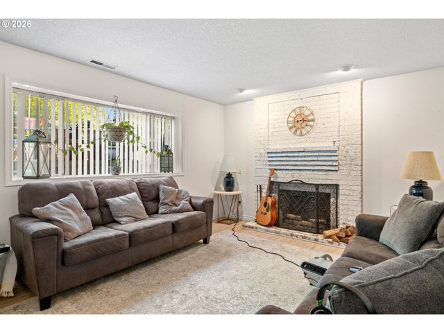 16085 Nw HARRIET Ct, Beaverton, OR 97006