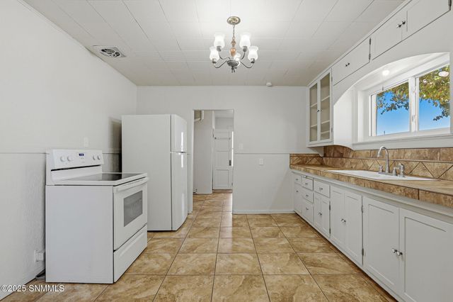 1325 Hoskins Lane, Las Cruces, NM 88007