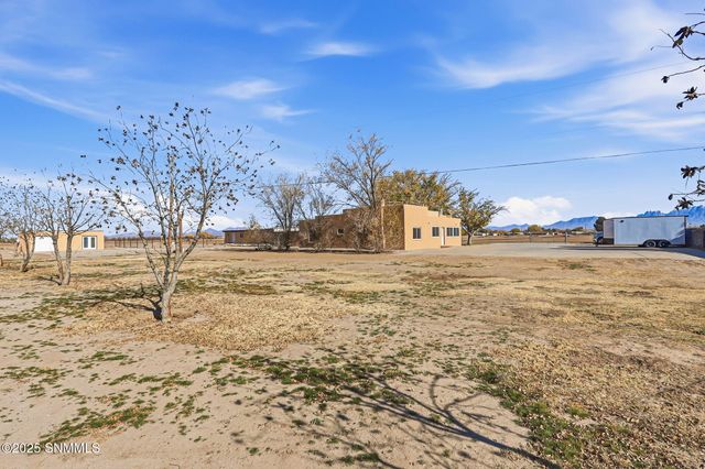 1325 Hoskins Lane, Las Cruces, NM 88007