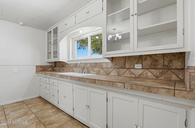 1325 Hoskins Lane, Las Cruces, NM 88007