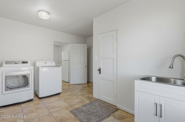 1325 Hoskins Lane, Las Cruces, NM 88007