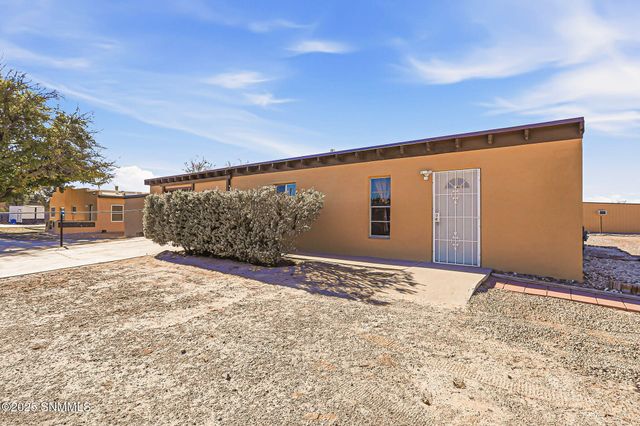 1325 Hoskins Lane, Las Cruces, NM 88007
