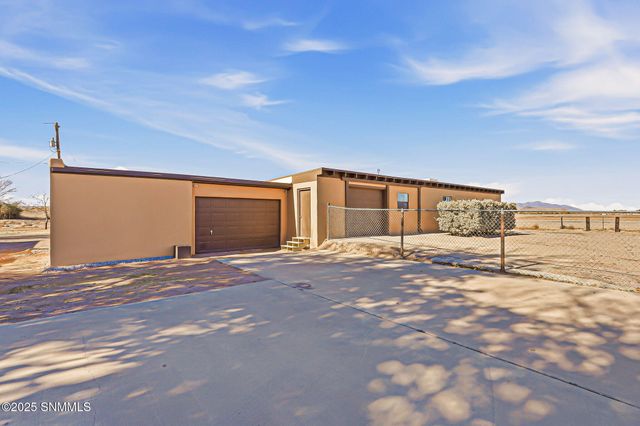 1325 Hoskins Lane, Las Cruces, NM 88007