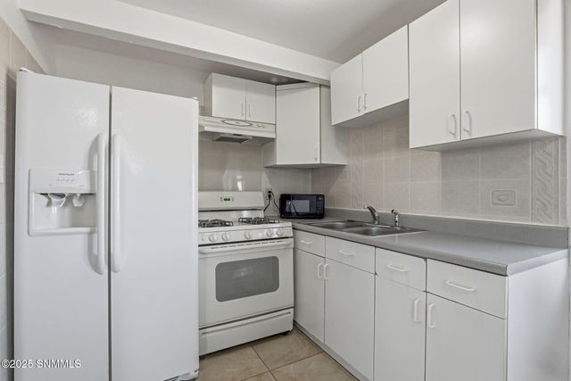 1325 Hoskins Lane, Las Cruces, NM 88007