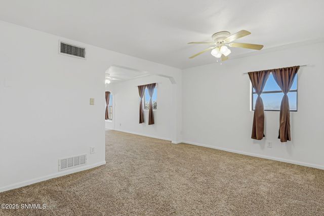 1325 Hoskins Lane, Las Cruces, NM 88007