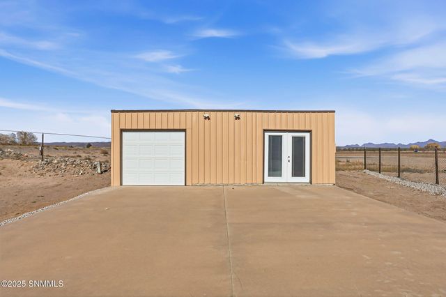 1325 Hoskins Lane, Las Cruces, NM 88007