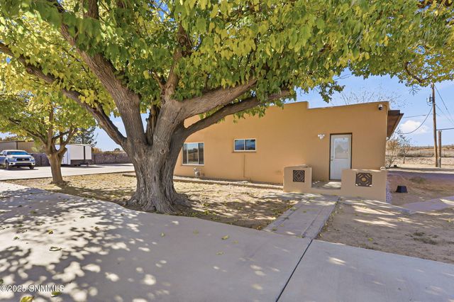 1325 Hoskins Lane, Las Cruces, NM 88007